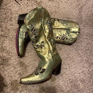 Boutique boots, only worn once, size womens 9.5